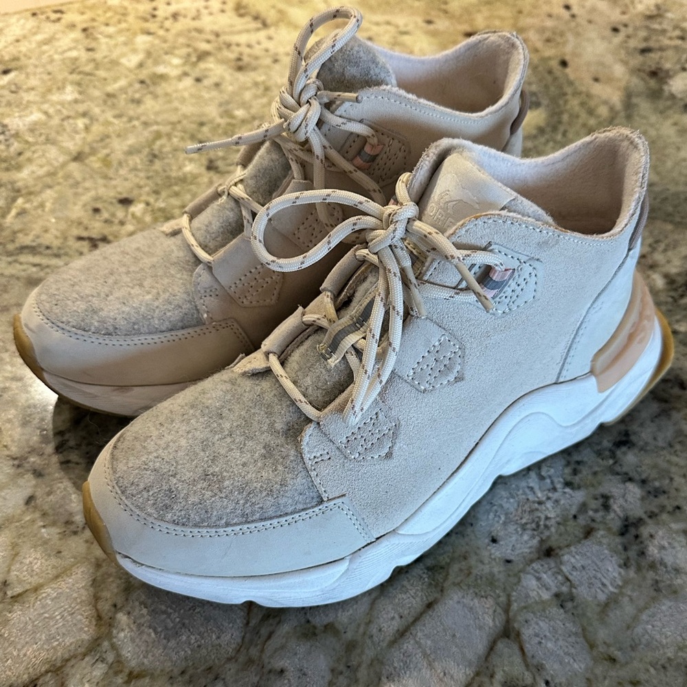 Sorel Cream and White Lace-Up Sneakers